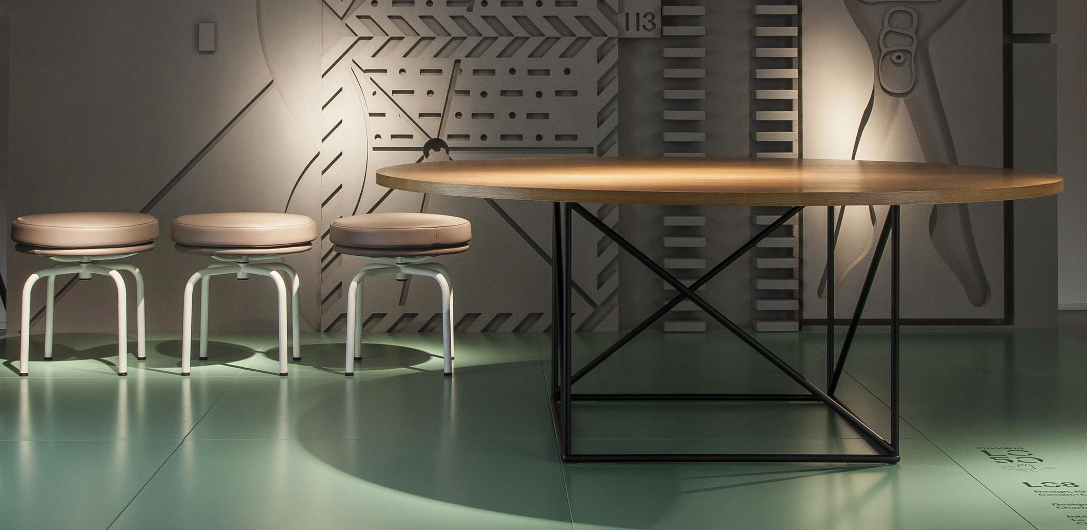 篮球比赛下注平台 - 桌几|餐桌|办公家具|设计师家具|LC15 table